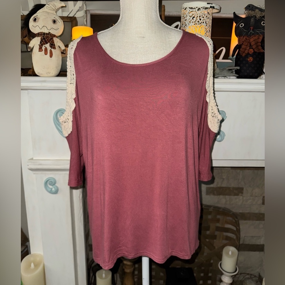 Wishful Park crocheted lace cold shoulder top EUC size L